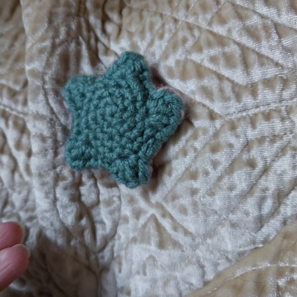 Pink Knitted Star Accessory - Picture 2 of 4